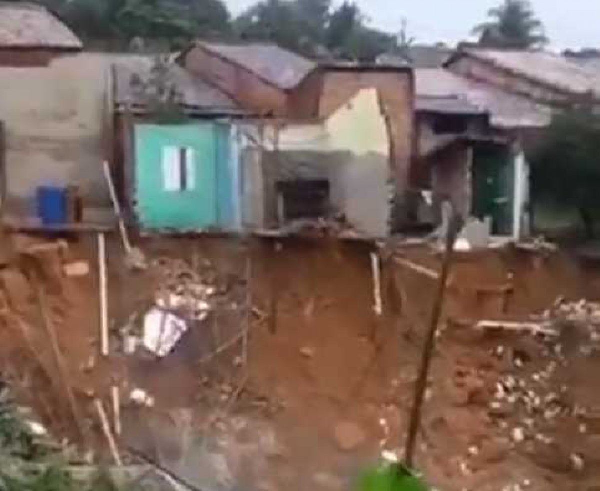 Japaratuba: vídeo mostra momento exato de casa desabando em barranco (Imagem: Reprodução de vídeo/ YouTube/ Portal Infonet)