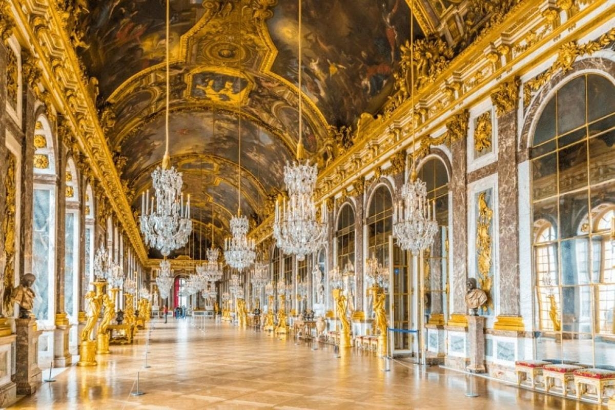 A Galeria dos Espelhos no Palácio de Versalhes é de tirar o fôlego (Foto: Carla Passos)