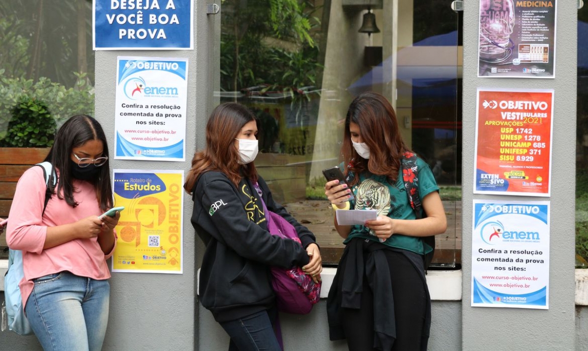 Enem serve de acesso ao ensino superior no Brasil e em Portugal (Foto: Rovena Rosa/ Agência Brasil)