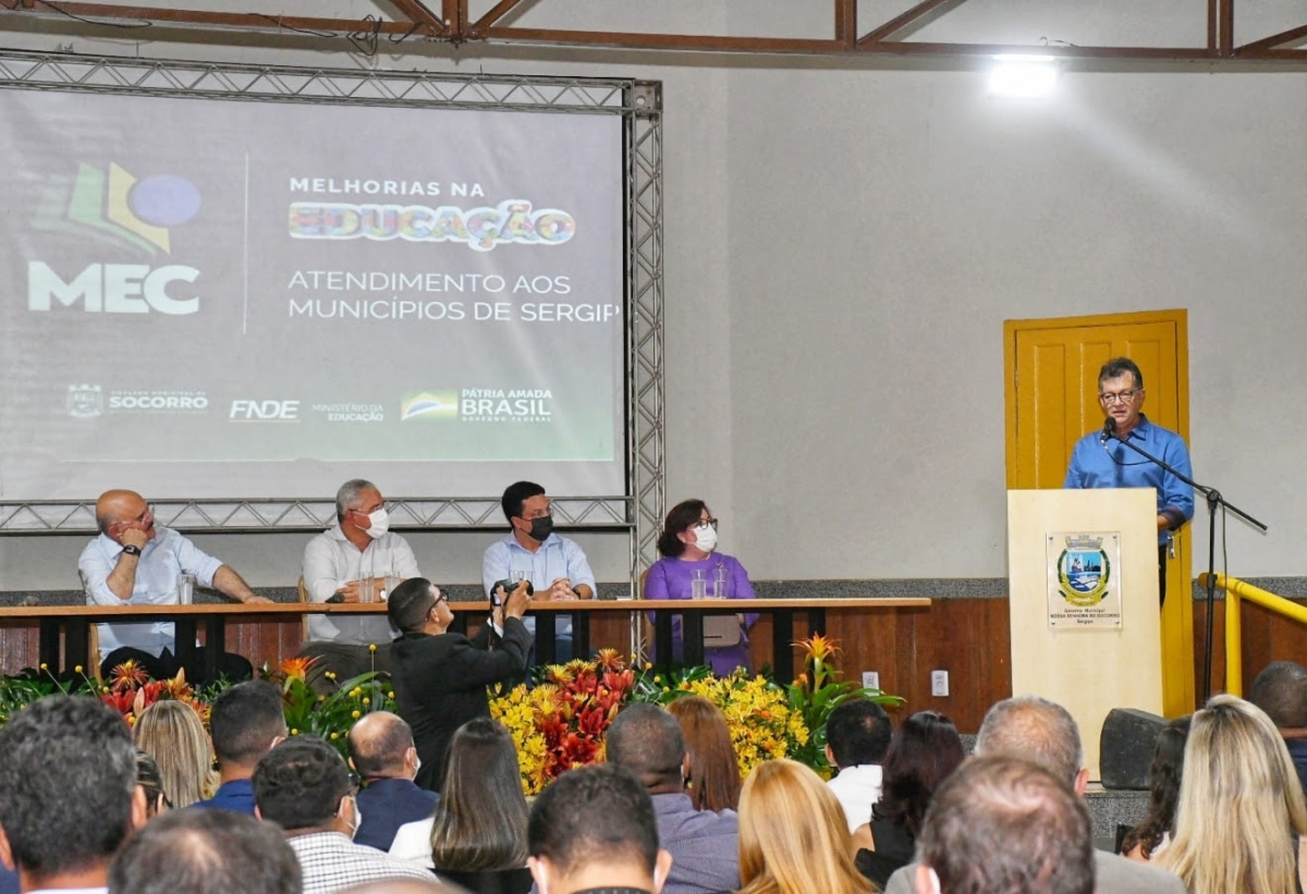 A convite de Laércio Oliveira, ministro da Educação e presidente do FNDE participam de reunião com prefeitos sergipanos (Foto: Site Laércio Oliveira)