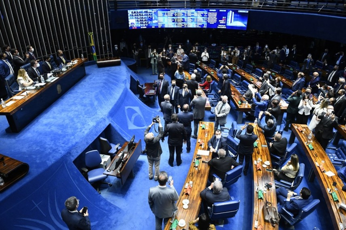 Momento em que o painel eletrônico do Plenário revelou o placar da votação de André Mendonça (Foto: Agência Senado)