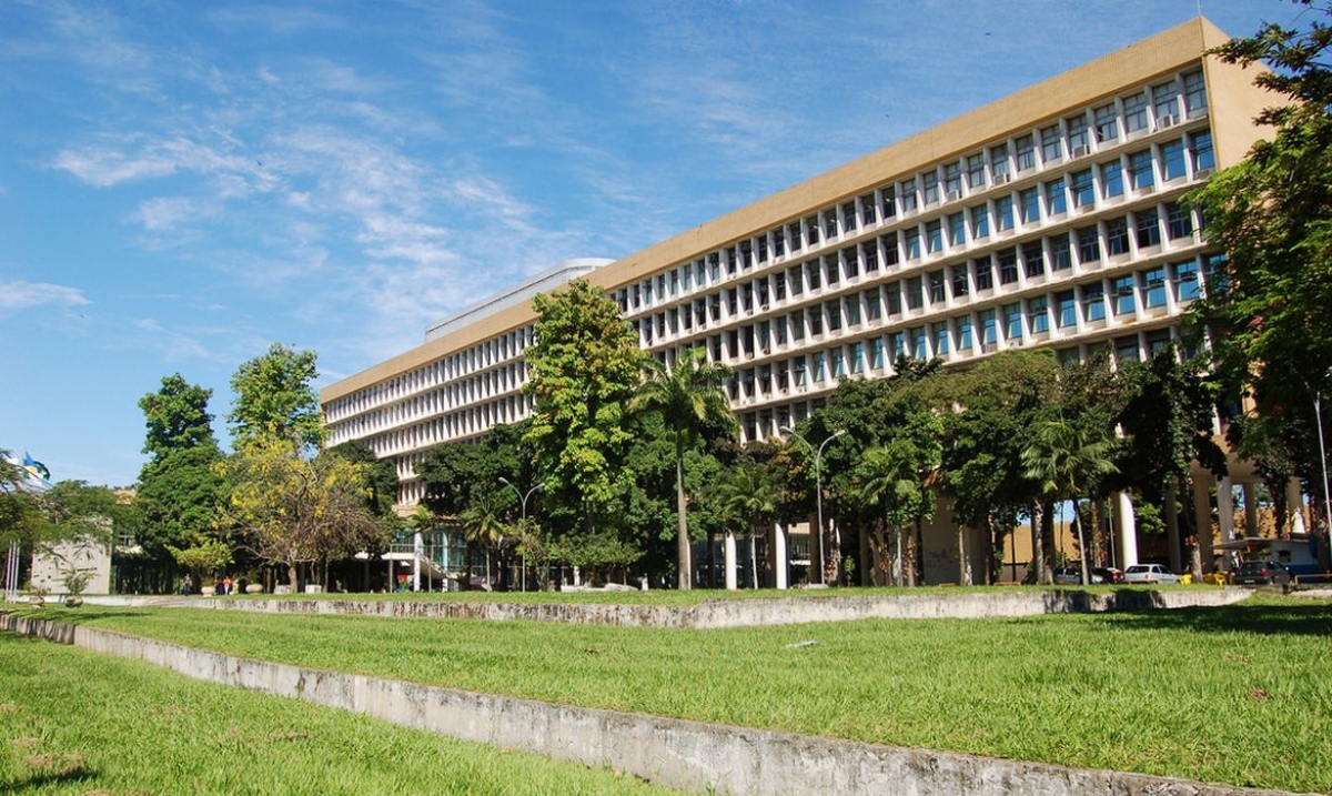Covid-19 e gripe levam universidades a suspender aulas presenciais (Foto: UFRJ)