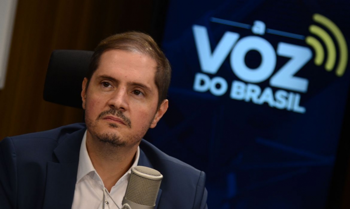 Advogado-Geral da União, Bruno Bianco Leal, é entrevistado no programa A Voz do Brasil (Foto: Marcello Casal Jr./ Agência Brasil)