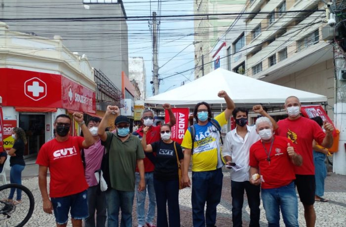 Contra empobrecimento e perda de direitos, aposentados ocupam ruas de Aracaju (Foto: CUT/SE)