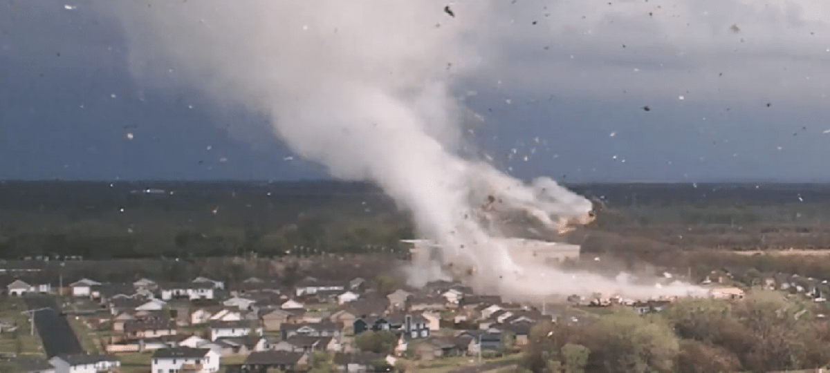 Forte tornado destrói cerca de 400 edificações nos EUA; veja vídeos - Foto: Olhar Digital