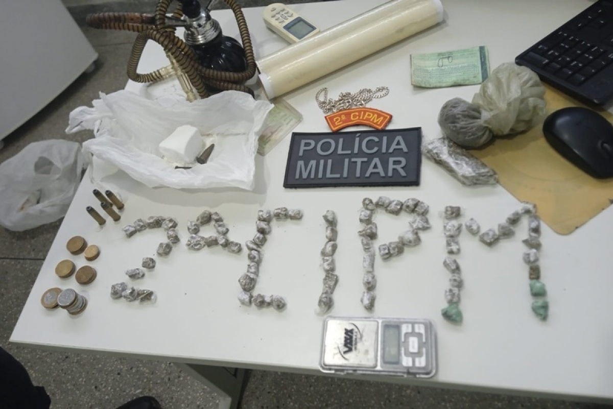 Ação conjunta entre as policias Militar e Civil cumpre mandados de prisão e apreende drogas na Barra dos Coqueiros - Foto: PM/SE