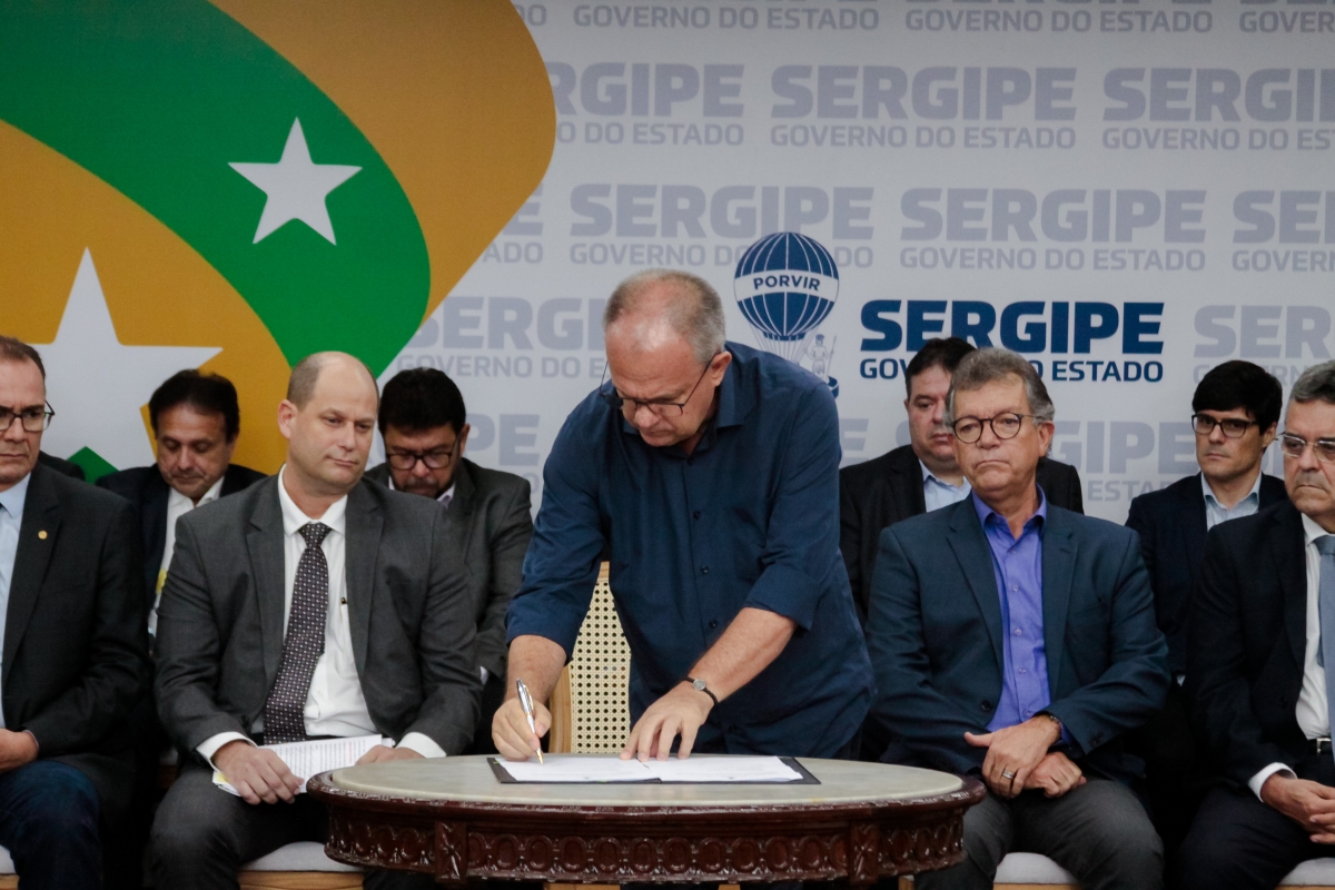 Belivaldo celebra Protocolo de Intenções com a Petrobras para estímulo da exploração do gás natural no estado - Foto: Mario Sousa | Supec/SE