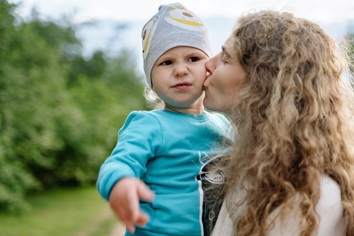 Comportamento - Não obrigue seu filho a abraçar ou beijar amigos ou familiares - Foto: Assessoria Datitia