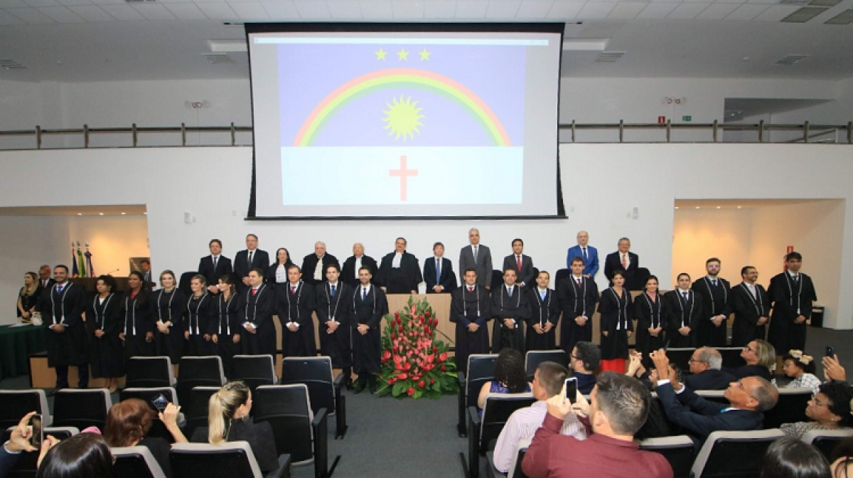 Solenidade com turma de juízas e juízes do concurso de 2014 na Escola Judicial (Esmape) - Foto: Silla Cadengue | Cacoete Produções | Ascom TJPE