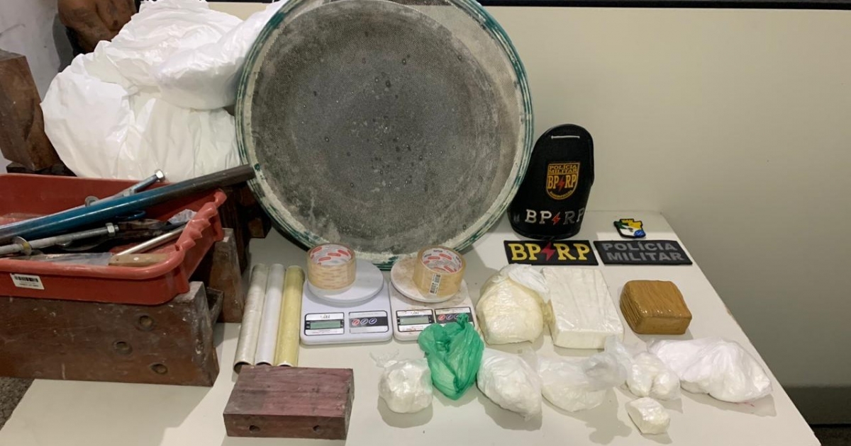 PM prende suspeito por tráfico de drogas e fecha laboratório improvisado para refino de cocaína na Grande Aracaju - Foto: SSP/SE