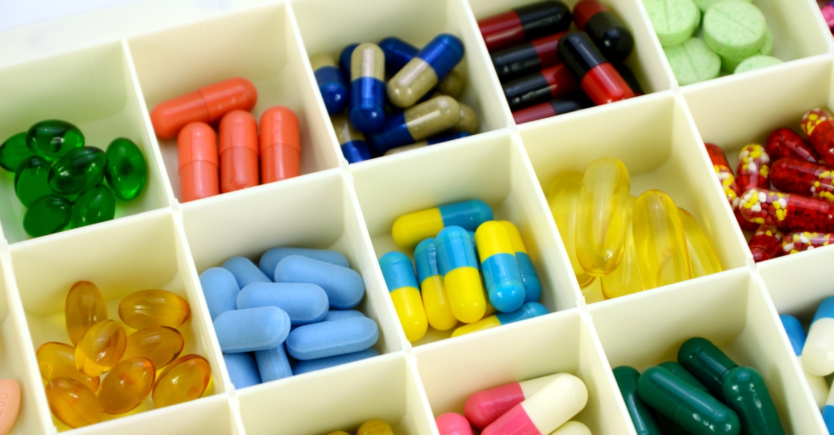 Farmacêutica explica riscos de armazenamento inadequado de medicamentos - Foto: Freepik